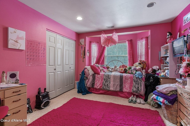 bedroom featuring visible vents, a closet, and carpet flooring