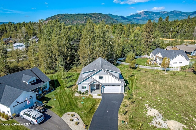 birds eye view of property featuring a mountain view and a forest view
