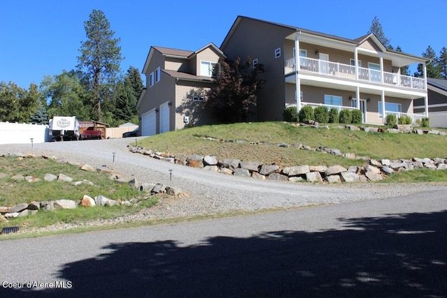 view of front of house featuring a garage and gravel driveway