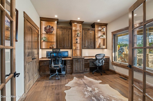 office area with dark wood-type flooring, built in study area, visible vents, and recessed lighting