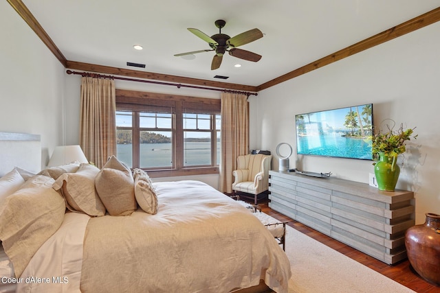 bedroom featuring crown molding, recessed lighting, visible vents, ceiling fan, and wood finished floors