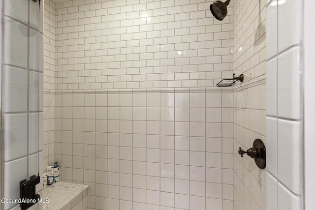 bathroom featuring tiled shower