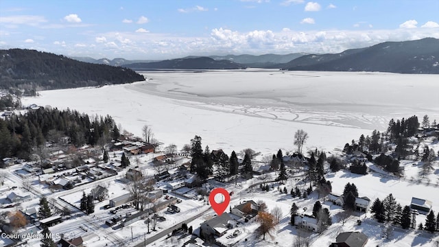 snowy aerial view featuring a mountain view