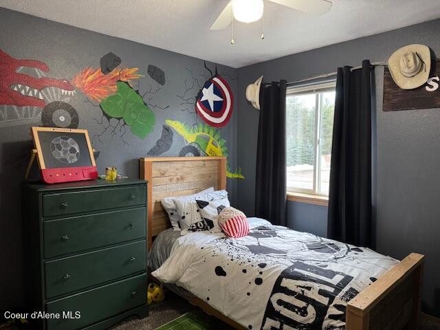 bedroom featuring a ceiling fan