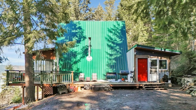 view of front of home with an outdoor structure and a wooden deck