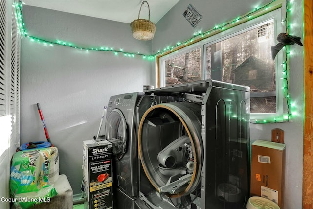 laundry area featuring laundry area, independent washer and dryer, and visible vents