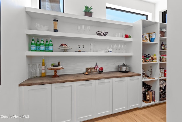 2766 S Helen Dr, Coeur Dalene, ID 83814 - bar featuring light wood-type flooring and a bar