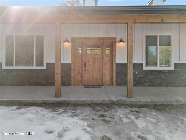 property entrance featuring stone siding