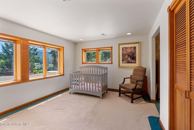 bedroom featuring a closet, baseboards, carpet flooring, and recessed lighting