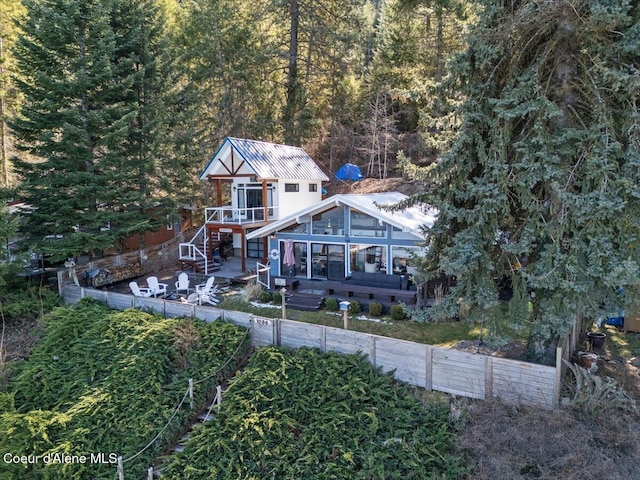 bird's eye view with a view of trees