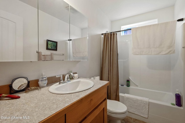 full bath with shower / bath combo with shower curtain, toilet, and vanity