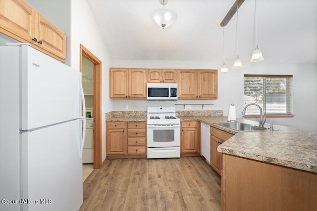 kitchen featuring a sink, decorative light fixtures, white appliances, light wood-style floors, and a peninsula