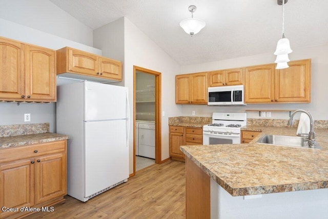 kitchen with white appliances, light wood-style flooring, a sink, vaulted ceiling, and decorative light fixtures