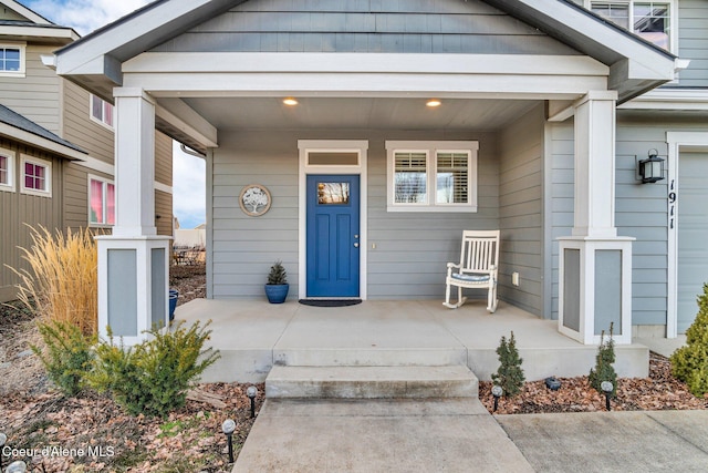 entrance to property featuring a porch