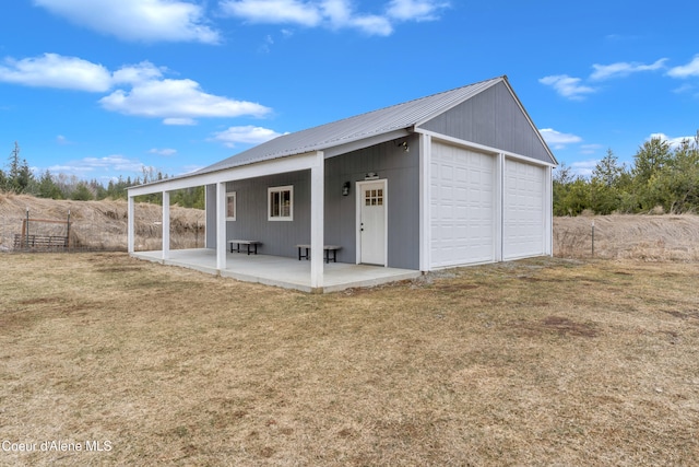 detached garage with fence