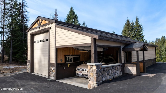 view of detached garage