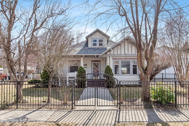 view of front facade with a fenced front yard