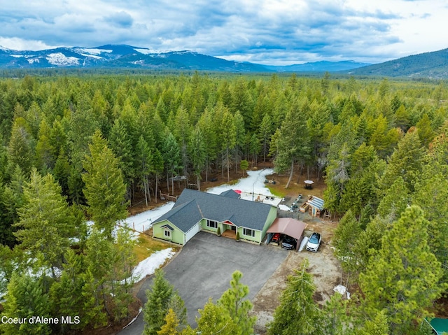 birds eye view of property featuring a mountain view and a forest view