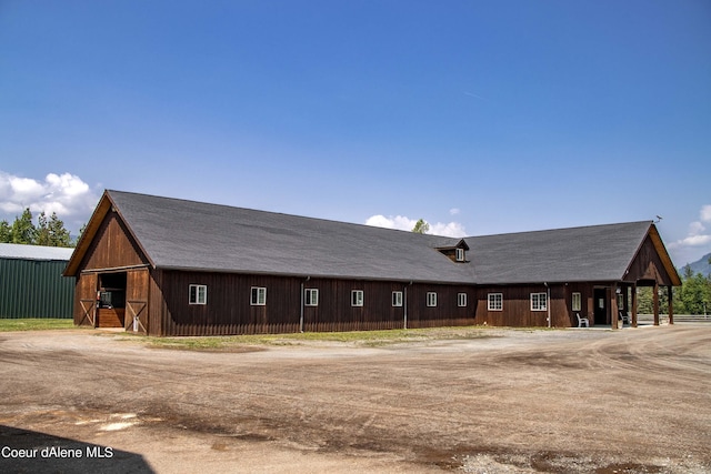 view of front of home featuring a barn and an outdoor structure