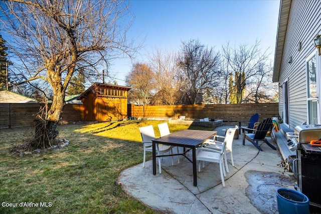 view of yard featuring outdoor dining space, a patio, and a fenced backyard
