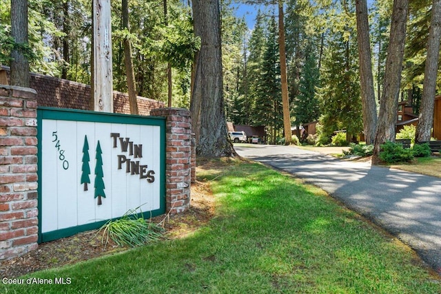 view of community / neighborhood sign