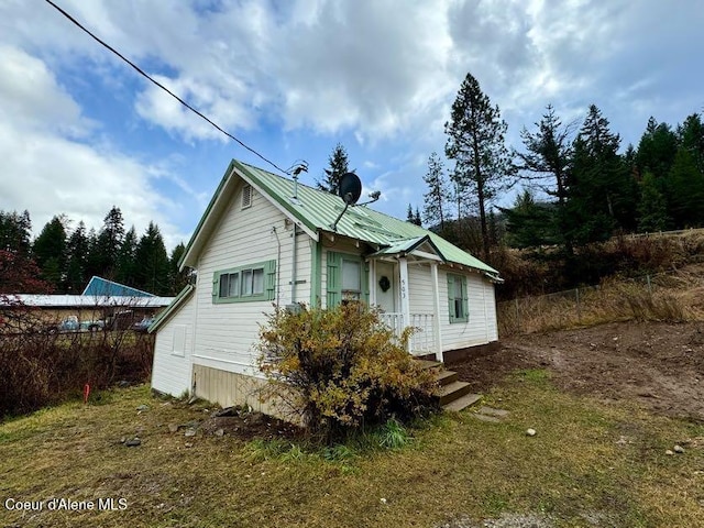 view of front of home featuring metal roof