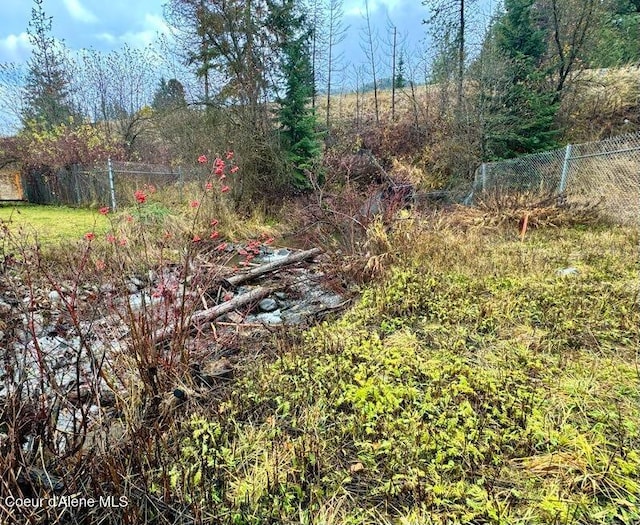 view of yard featuring fence