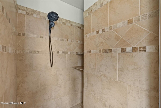 details with a tile shower