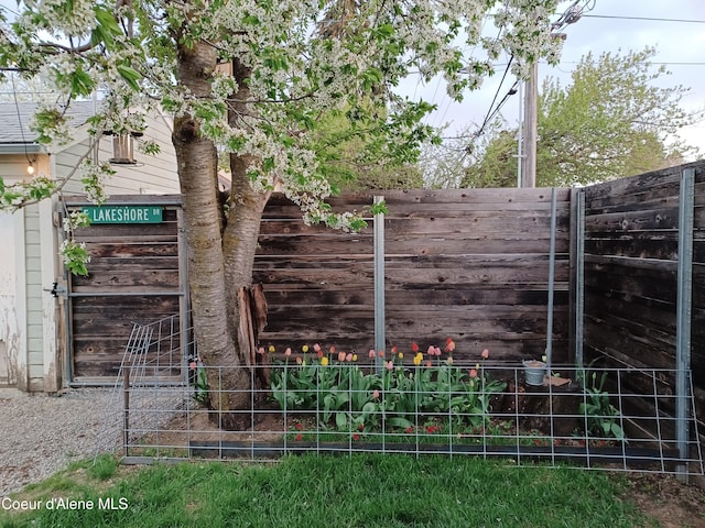 view of yard featuring fence