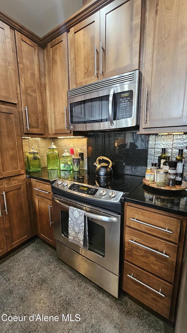 kitchen with tasteful backsplash, granite finish floor, and stainless steel appliances