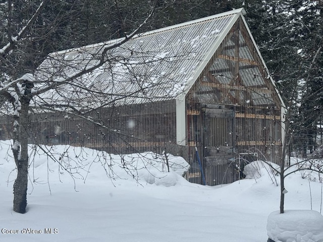 exterior space featuring an outbuilding