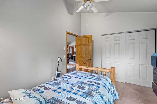 bedroom featuring lofted ceiling, carpet flooring, a ceiling fan, and a closet