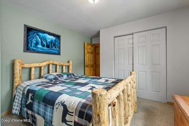 carpeted bedroom with baseboards and a closet