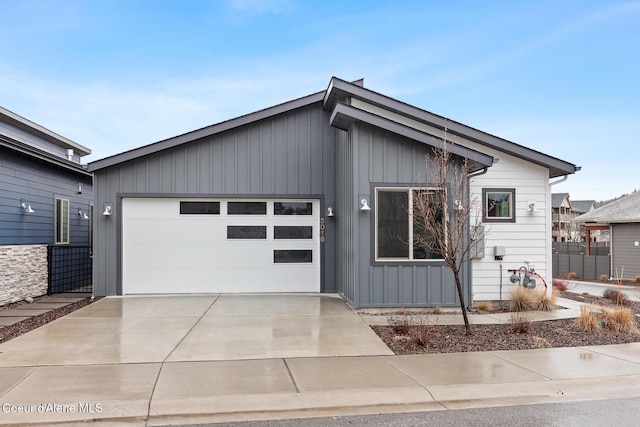 view of front of house with concrete driveway and a garage