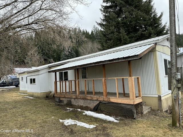 view of front facade featuring metal roof and a porch