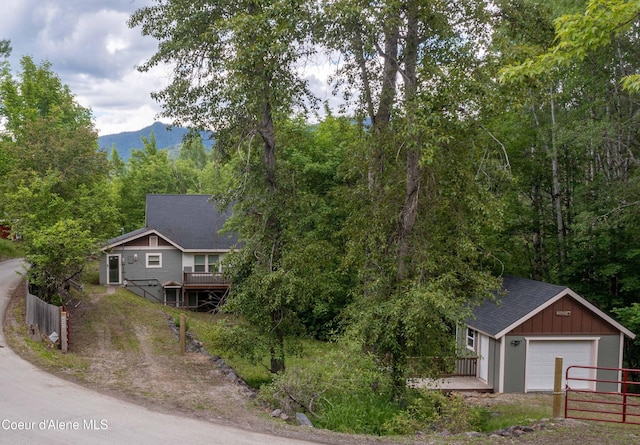 birds eye view of property featuring a wooded view