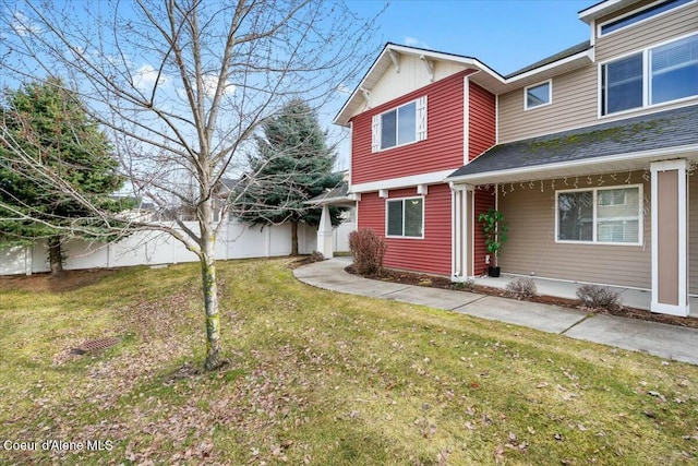 view of front facade with a front yard and fence