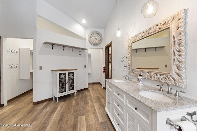 full bathroom featuring wood finished floors, baseboards, and a sink