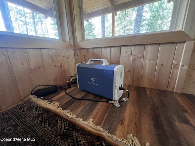 1942 Two Tail Rd, Bonners Ferry, ID 83805 - detailed view of wooden walls and wood finished floors