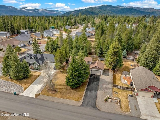 bird's eye view featuring a residential view, a mountain view, and a view of trees
