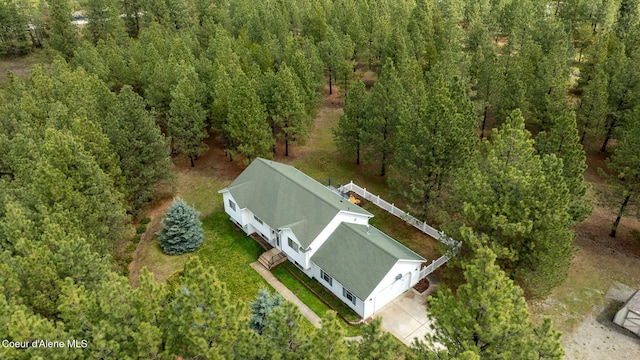 bird's eye view with a view of trees