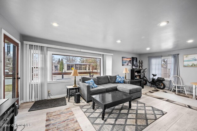 living area featuring recessed lighting, wood finished floors, and baseboards