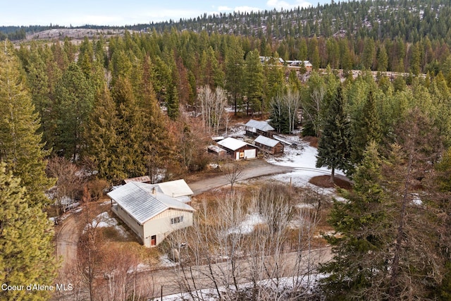 bird's eye view with a view of trees