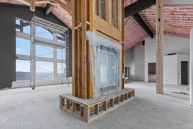 4579 E Plum Rd, Coeur Dalene, ID 83814 - unfurnished living room with high vaulted ceiling