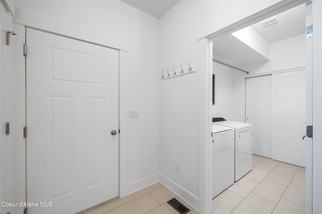 1006 E Garden Ave, Coeur Dalene, ID 83814 - laundry area featuring laundry area, visible vents, light tile patterned flooring, washing machine and clothes dryer, and baseboards