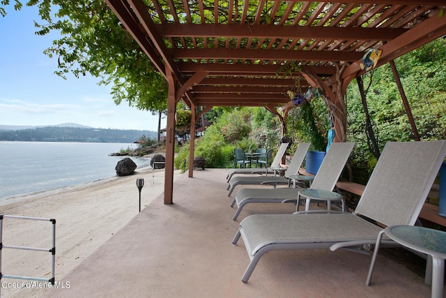 190 W Eagle Crest Dr, Coeur Dalene, ID 83814 - view of patio featuring a pergola and a water view