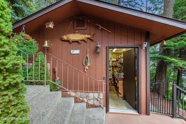 190 W Eagle Crest Dr, Coeur Dalene, ID 83814 - view of property entrance
