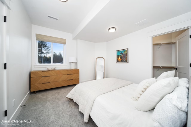 bedroom with baseboards, carpet flooring, visible vents, and a closet