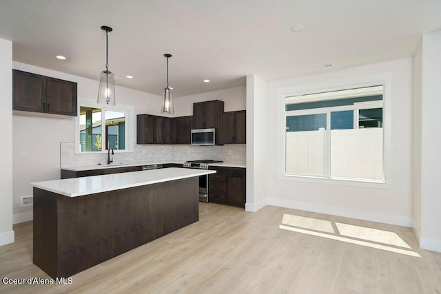 7279 N Grafton St, Coeur Dalene, ID 83815 - kitchen featuring stainless steel appliances, a sink, baseboards, and recessed lighting