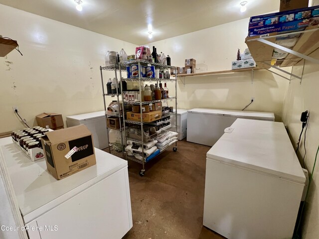 723 Pine St, Sandpoint, ID 83864 - washroom with laundry area and washer and clothes dryer